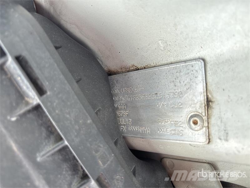 Holden Commodore VF Automobile Легковые автомобили