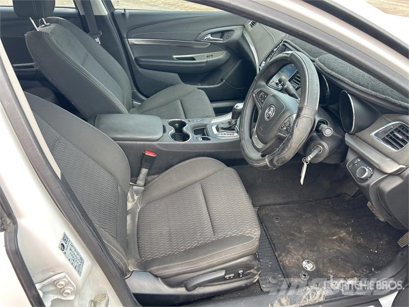 Holden VF Commodore Automobile Automobili