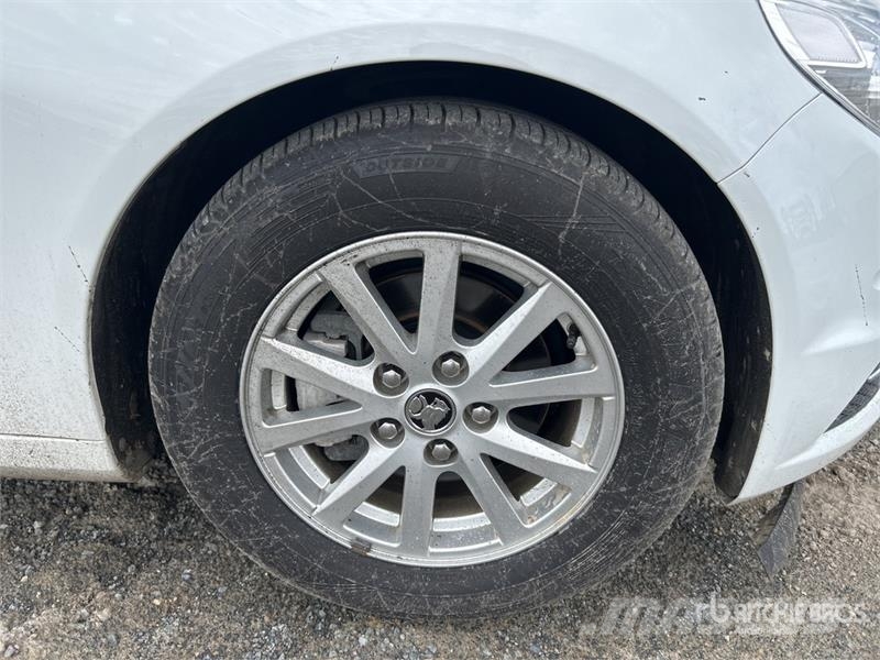 Holden VF Commodore Automobile Automobili