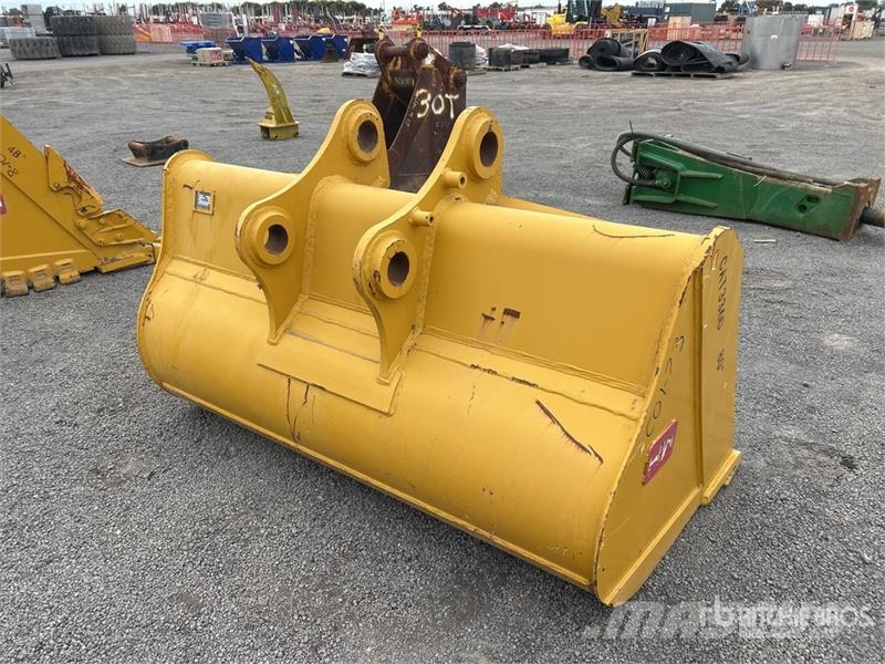 Hongwing 2030 mm Cleanup Excavator Bucket - Fits C Buckets