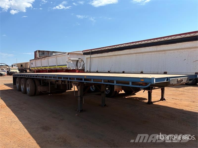 Howard Porter 40 ft Tri/A Flatbed Trailer Valníky