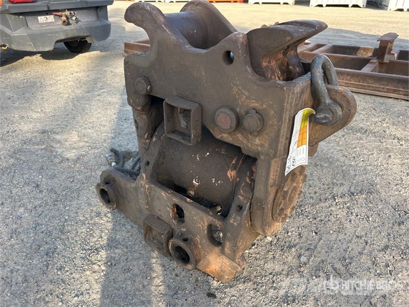  Hydraulic Tilting Quick Hitch Other components