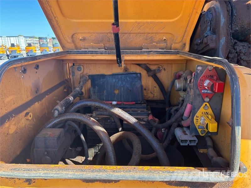 Hyundai Robex 210LC-9 Tracked Excavator Bageri gusjeničari