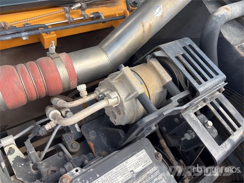 Hyundai Robex 320LC-9 Гусеничні екскаватори