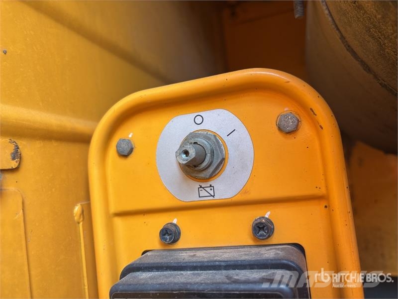 Hyundai Robex 320LC-9 Гусеничні екскаватори