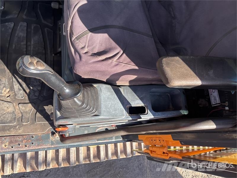 Hyundai Robex 320LC-9 Гусеничні екскаватори