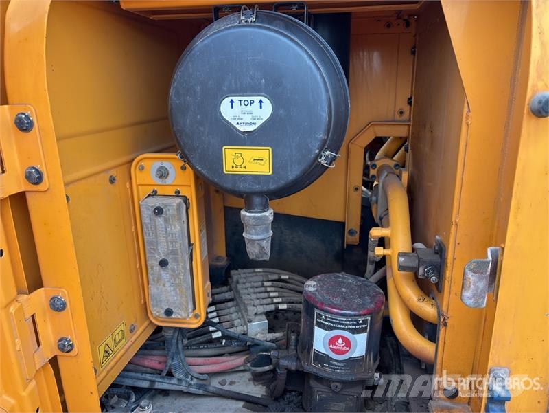 Hyundai Robex 320LC-9 Гусеничні екскаватори