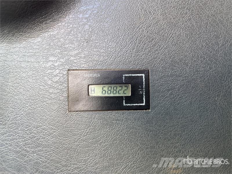 Hyundai Robex 320LC-9 Гусеничні екскаватори