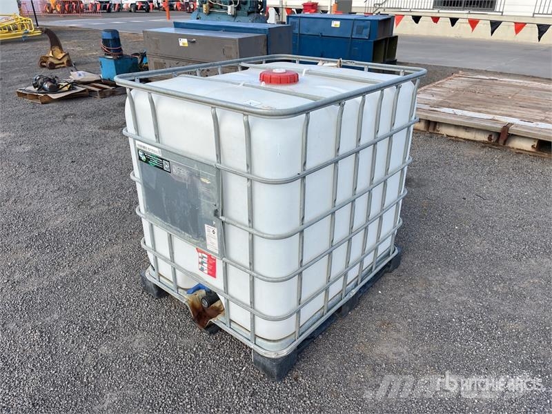 IBC 1000 L Tank Üzemanyag- és adaléktartályok