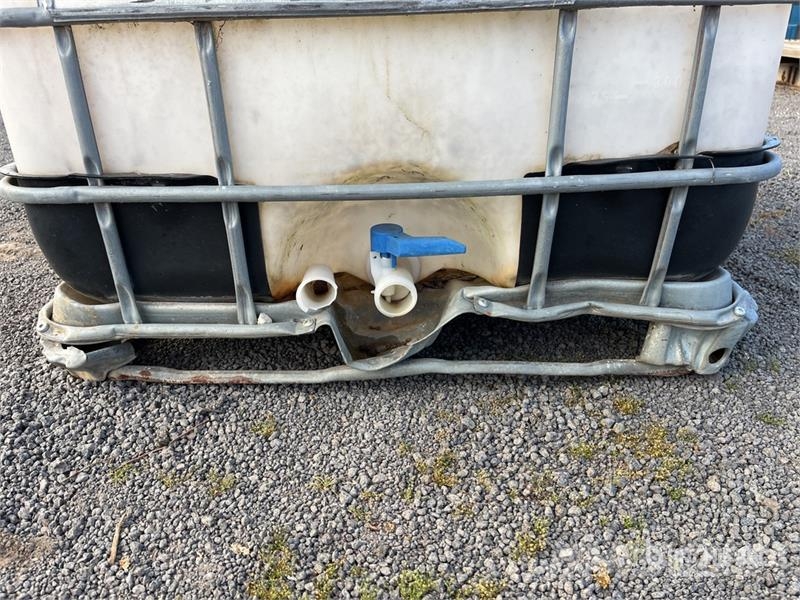 IBC 1000 L Tank Üzemanyag- és adaléktartályok