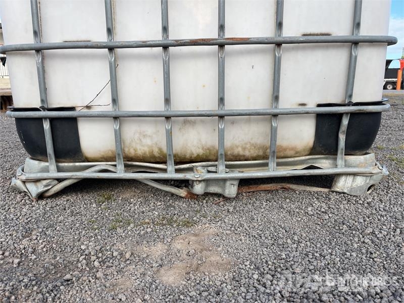 IBC 1000 L Tank Üzemanyag- és adaléktartályok