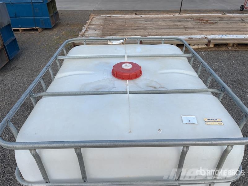 IBC 1000 L Tank Üzemanyag- és adaléktartályok