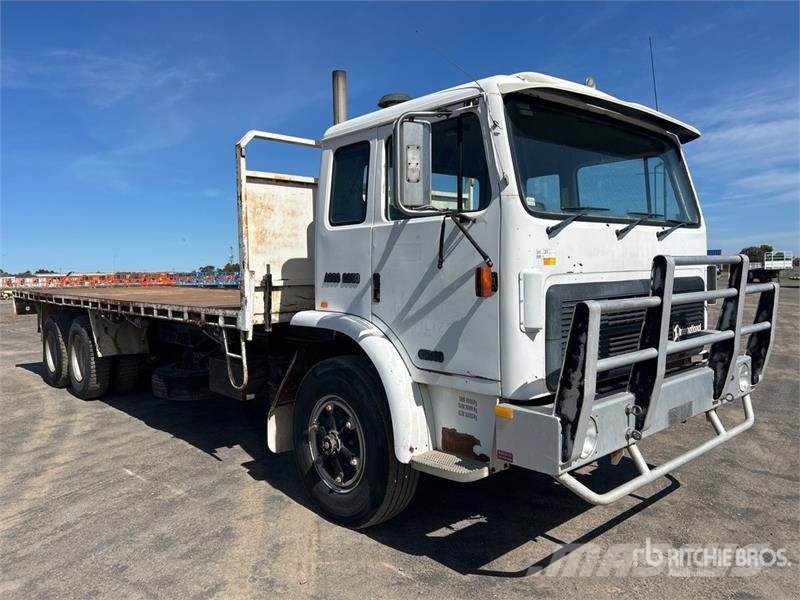 International 6x4 Tilting Flatbed Truck Platós / Ponyvás teherautók