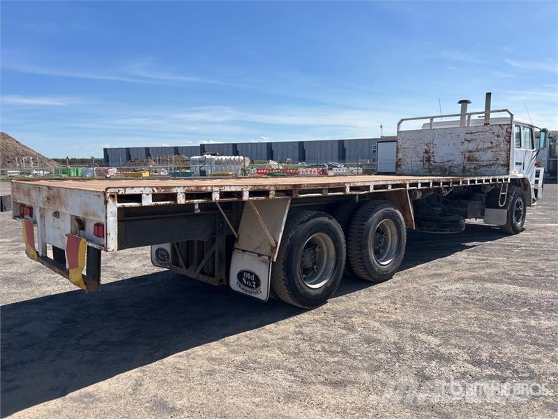 International 6x4 Tilting Flatbed Truck Platós / Ponyvás teherautók