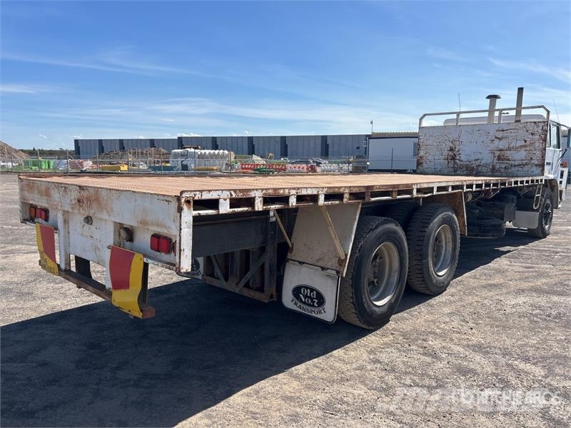 International 6x4 Tilting Flatbed Truck Platós / Ponyvás teherautók