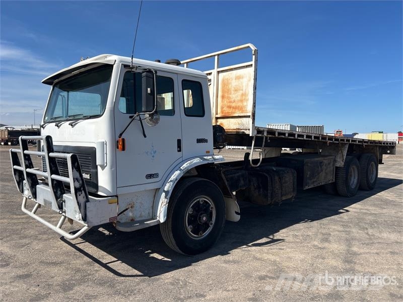 International 6x4 Tilting Flatbed Truck Platós / Ponyvás teherautók