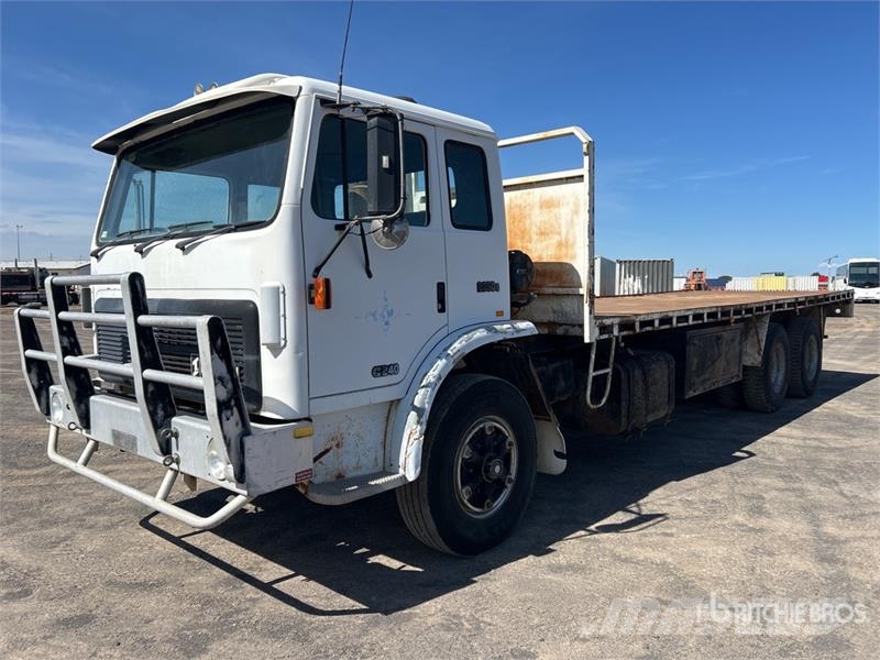 International 6x4 Tilting Flatbed Truck Platós / Ponyvás teherautók