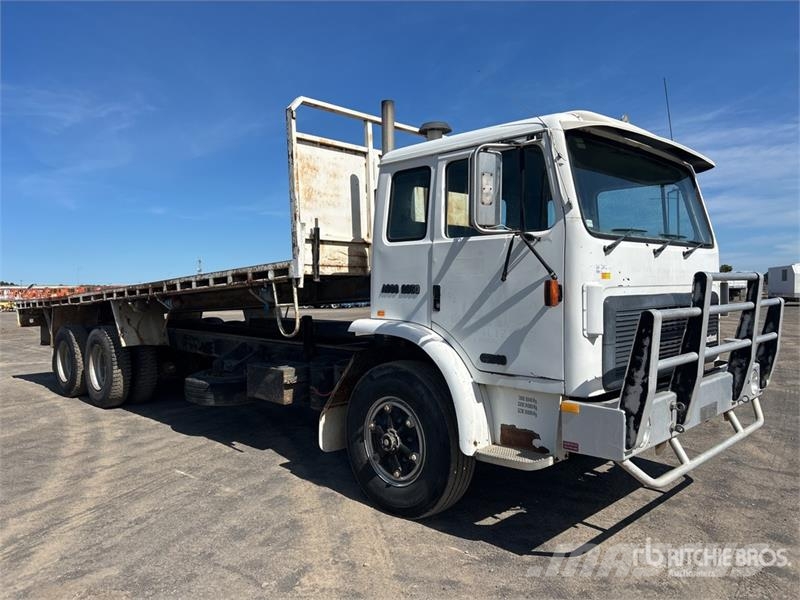 International 6x4 Tilting Flatbed Truck Platós / Ponyvás teherautók