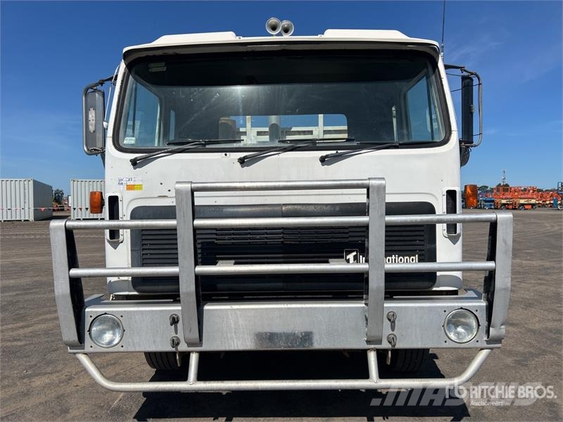 International 6x4 Tilting Flatbed Truck Platós / Ponyvás teherautók