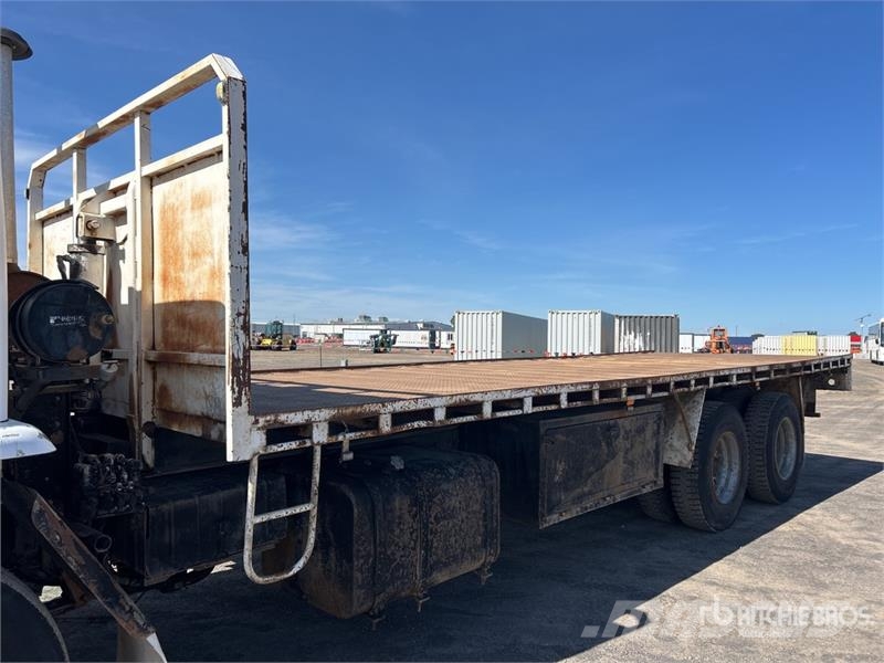 International 6x4 Tilting Flatbed Truck Platós / Ponyvás teherautók