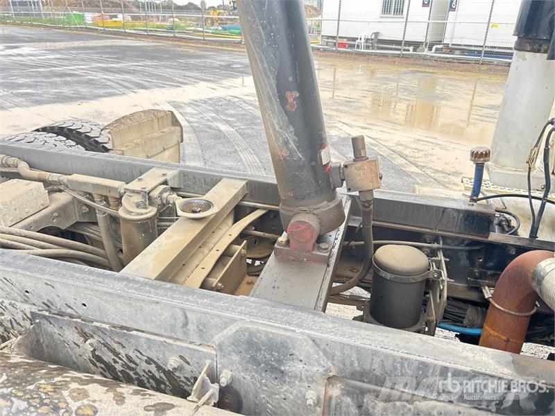International Eagle 9200L 6x4 T/A Dump Truck 自卸式货车