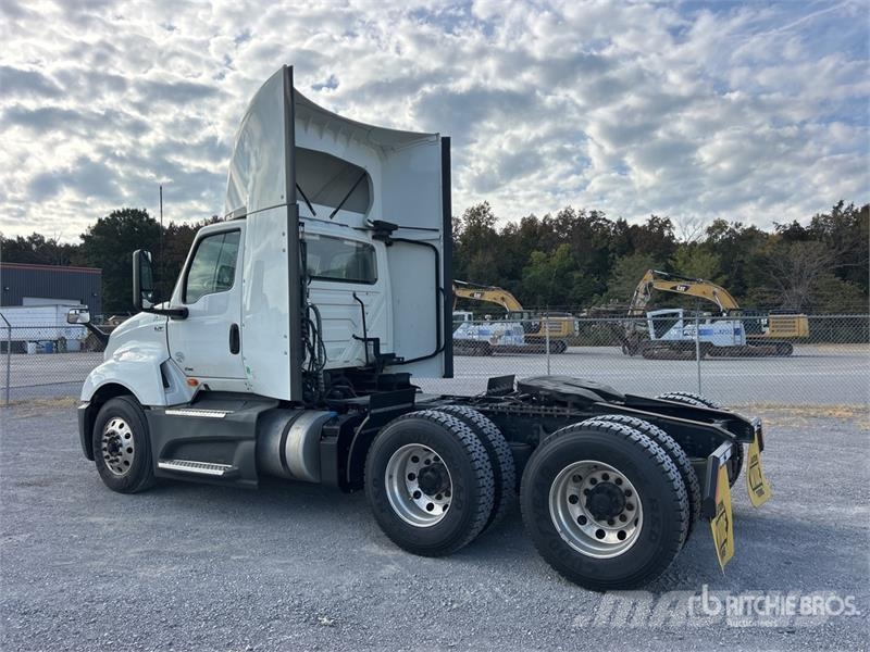 International LT625 6x4 T/A Day Cab Truck Tractor Vlačilci