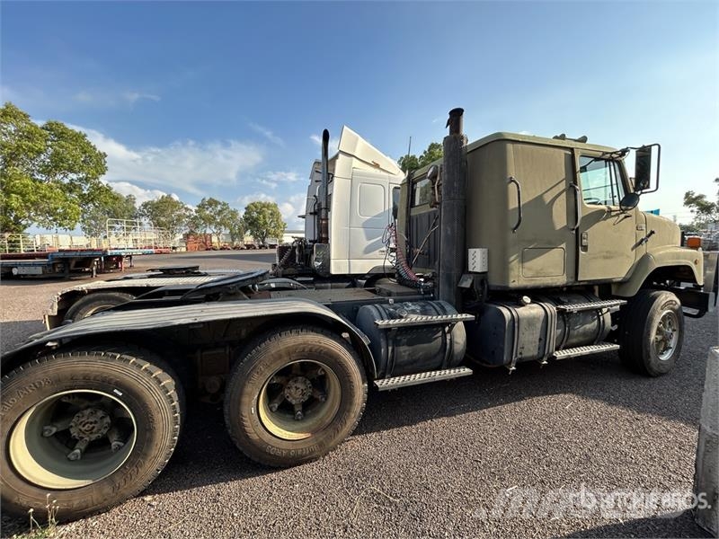 International S-Line 2600 6x4 T/A Sleeper Truck Tractor Nyergesvontatók