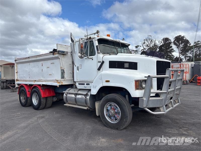 International Transtar 6x4 T/A Dump Truck Pašizgāzējs