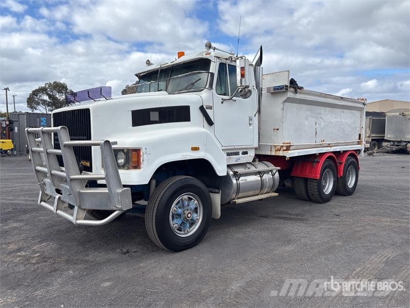 International Transtar 6x4 T/A Dump Truck Pašizgāzējs