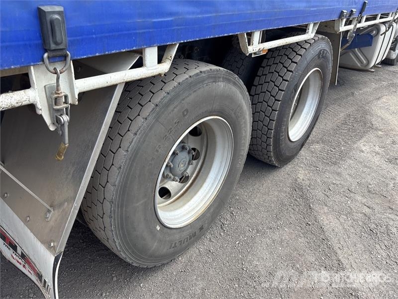 Isuzu CXY 455 6x4 Curtain Side Truck Elhúzható ponyvás