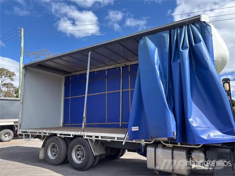 Isuzu CXY 455 6x4 Curtain Side Truck Elhúzható ponyvás