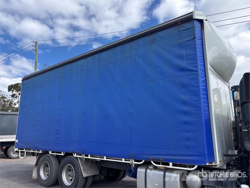 Isuzu CXY 455 6x4 Curtain Side Truck Elhúzható ponyvás