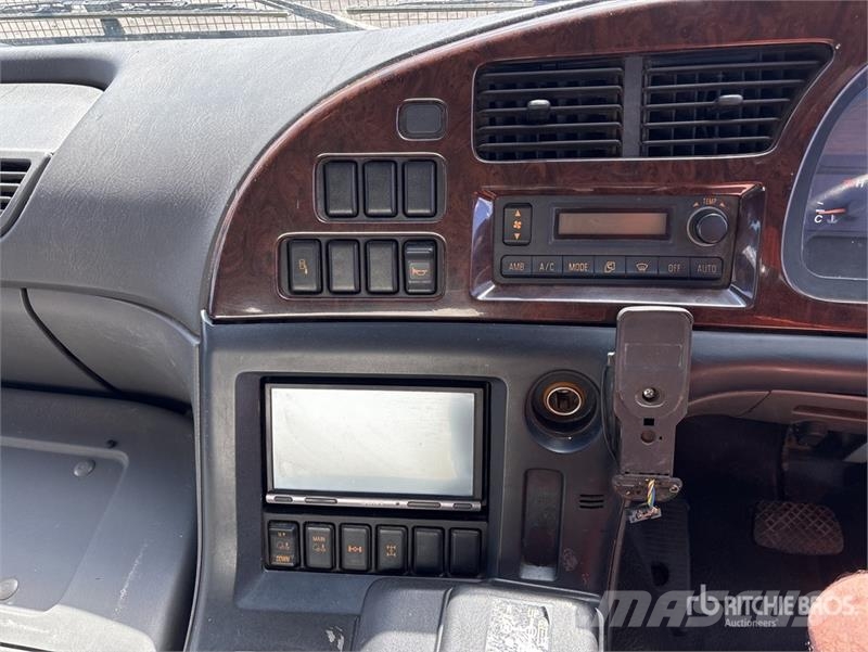 Isuzu CXY 455 6x4 Curtain Side Truck Elhúzható ponyvás