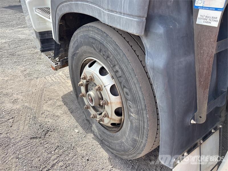 Isuzu CXY 455 6x4 Curtain Side Truck Elhúzható ponyvás
