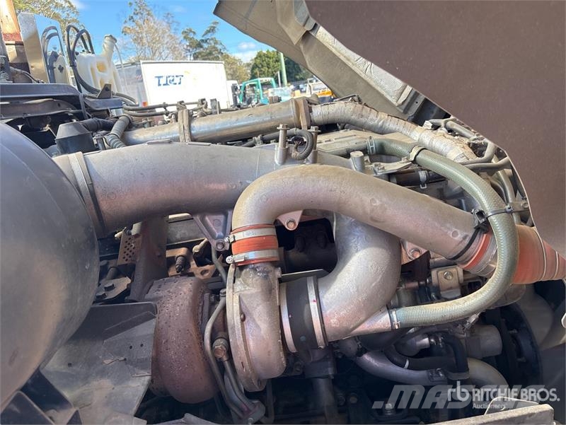Isuzu CXY 455 6x4 Curtain Side Truck Elhúzható ponyvás