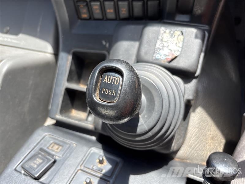 Isuzu CXY 455 6x4 Curtain Side Truck Elhúzható ponyvás