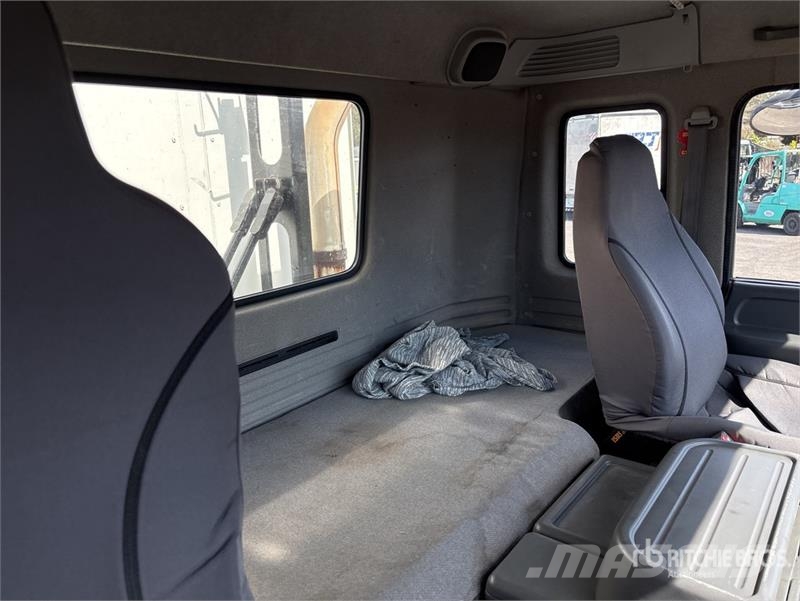 Isuzu CXY 455 6x4 Curtain Side Truck Elhúzható ponyvás