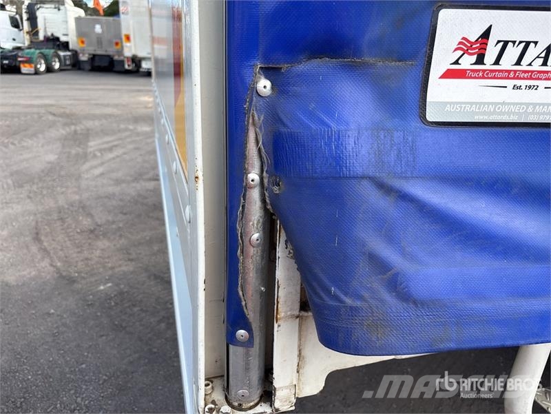 Isuzu CXY 455 6x4 Curtain Side Truck Elhúzható ponyvás