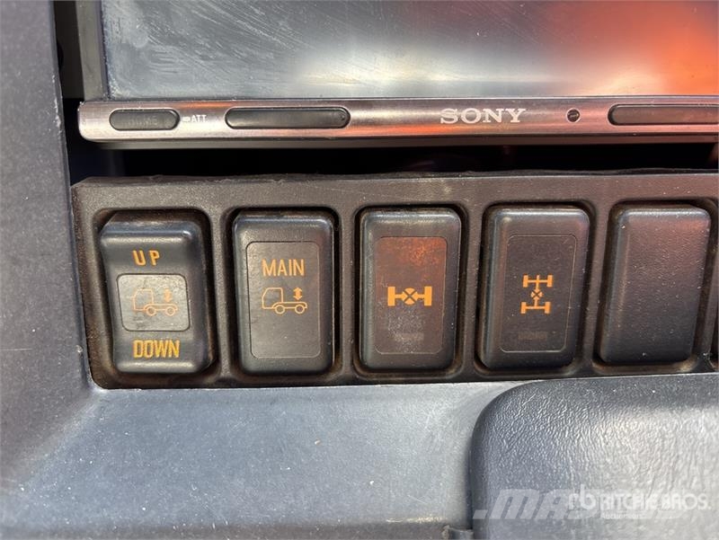 Isuzu CXY 455 6x4 Curtain Side Truck Elhúzható ponyvás