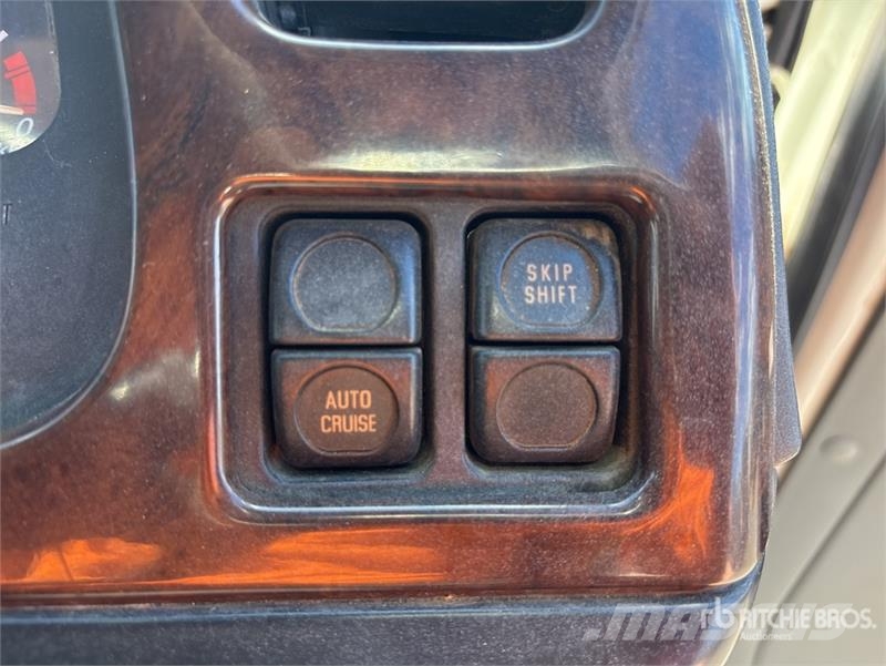 Isuzu CXY 455 6x4 Curtain Side Truck Elhúzható ponyvás