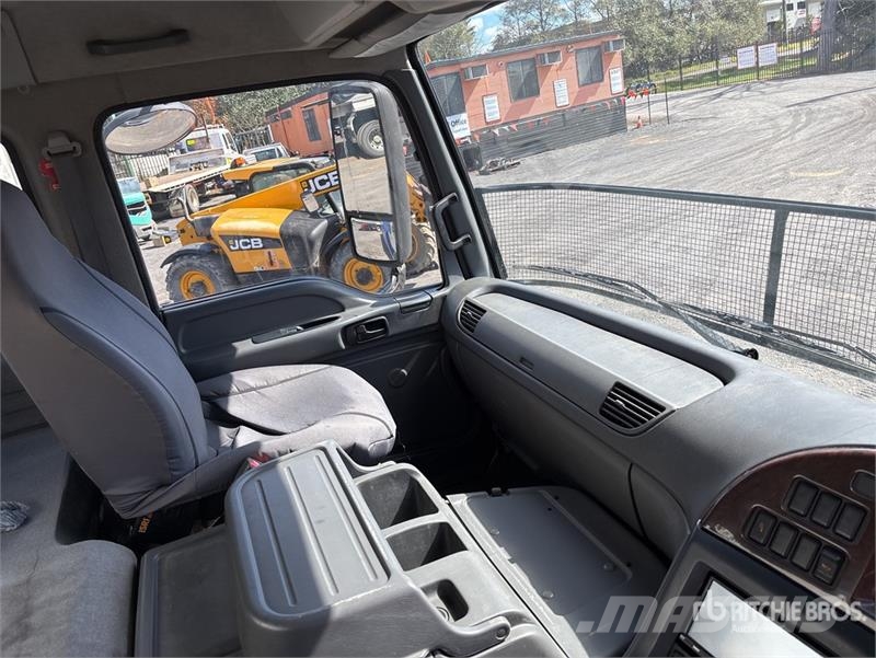 Isuzu CXY 455 6x4 Curtain Side Truck Elhúzható ponyvás