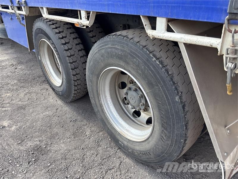 Isuzu CXY 455 6x4 Curtain Side Truck Elhúzható ponyvás