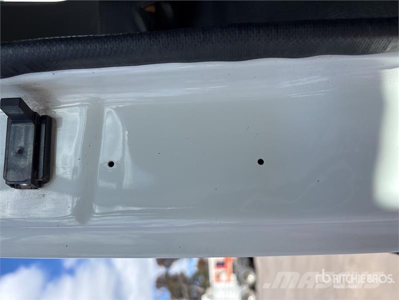 Isuzu CXY 455 6x4 Curtain Side Truck Elhúzható ponyvás