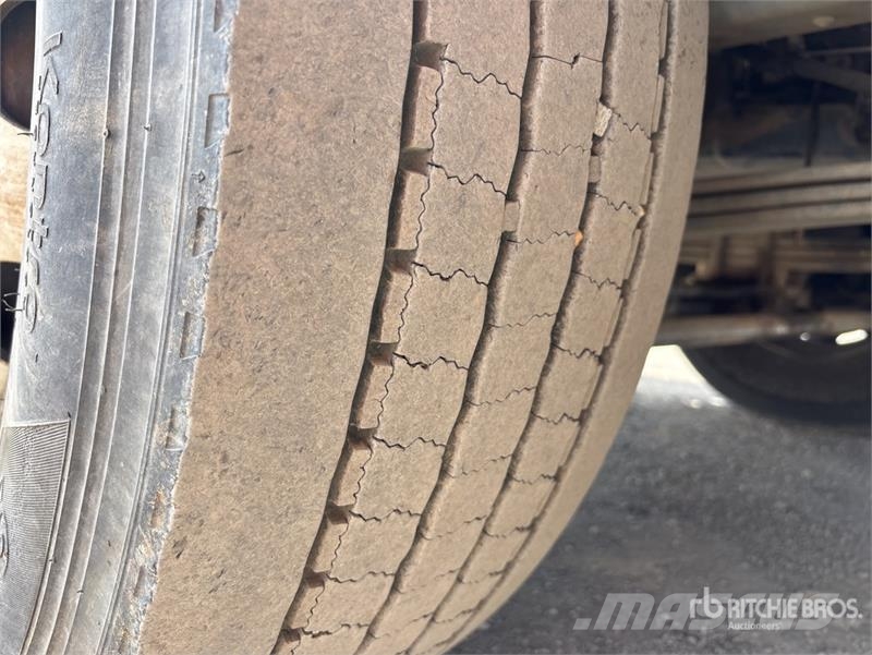 Isuzu CXY 455 6x4 Curtain Side Truck Elhúzható ponyvás