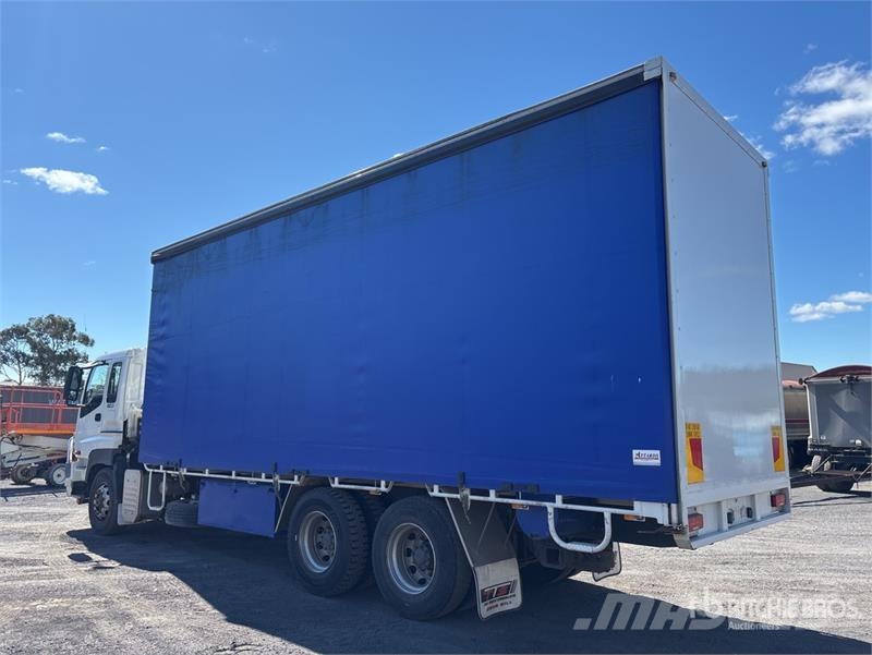 Isuzu CXY 455 6x4 Curtain Side Truck Elhúzható ponyvás
