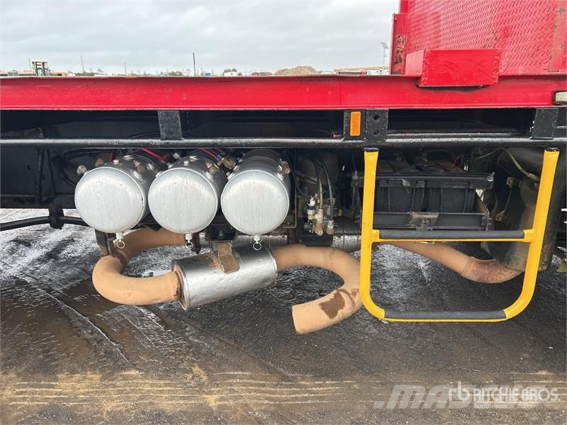 Isuzu FH FXZ 6x4 w/2010 Fassi 9.2 Ton F210 Flatbed Truck Darus teherautók