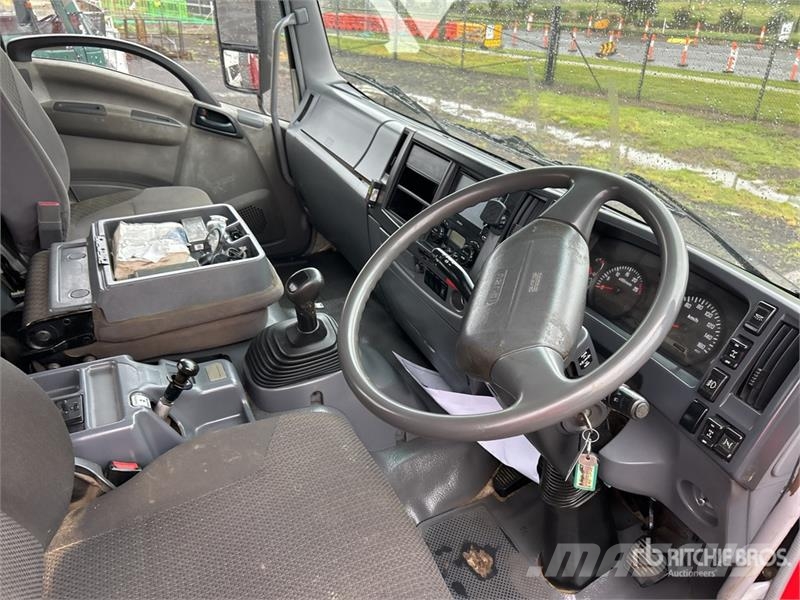 Isuzu FH FXZ 6x4 w/2010 Fassi 9.2 Ton F210 Flatbed Truck Darus teherautók