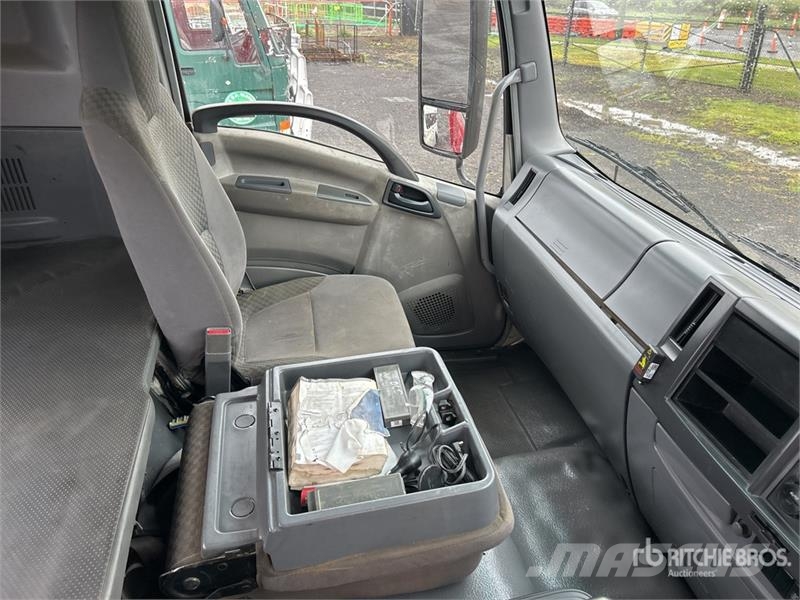 Isuzu FH FXZ 6x4 w/2010 Fassi 9.2 Ton F210 Flatbed Truck Darus teherautók