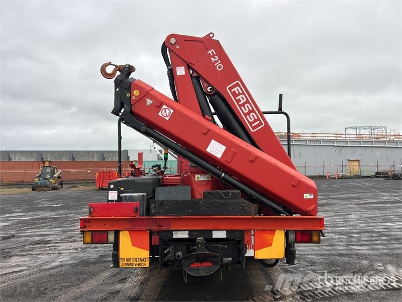 Isuzu FH FXZ 6x4 w/2010 Fassi 9.2 Ton F210 Flatbed Truck Darus teherautók
