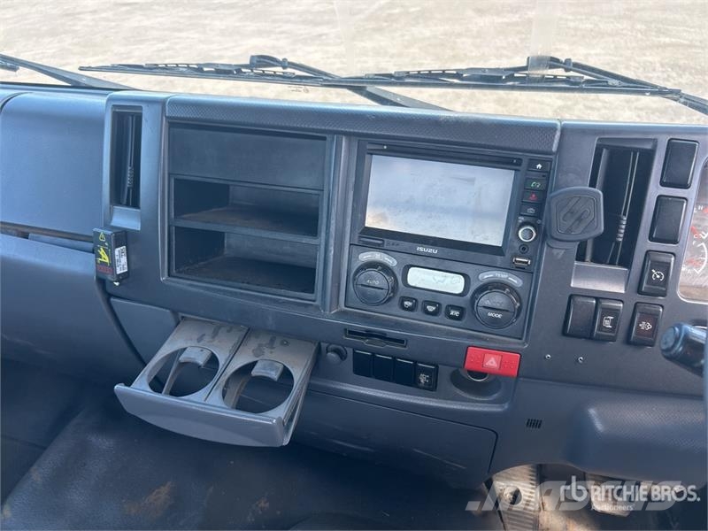 Isuzu FH FXZ 6x4 w/2010 Fassi 9.2 Ton F210 Flatbed Truck Crane trucks